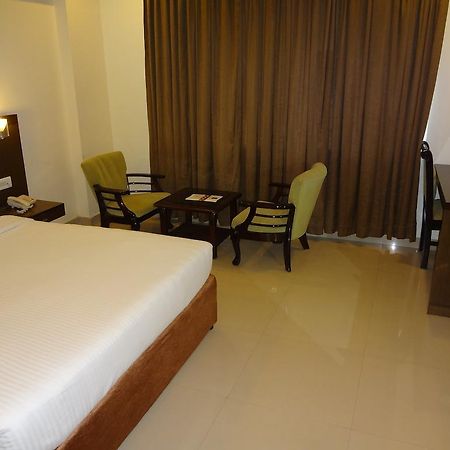Hotel Budhil Park Visakhapatnam Exteriör bild