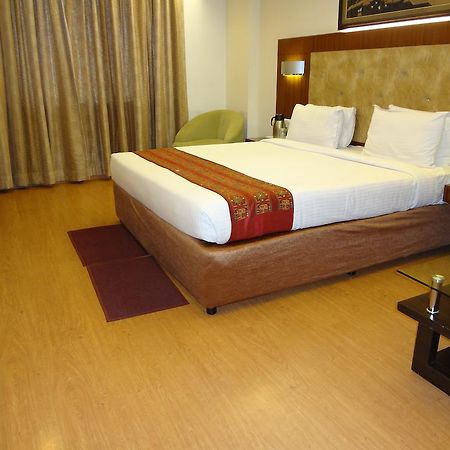 Hotel Budhil Park Visakhapatnam Exteriör bild