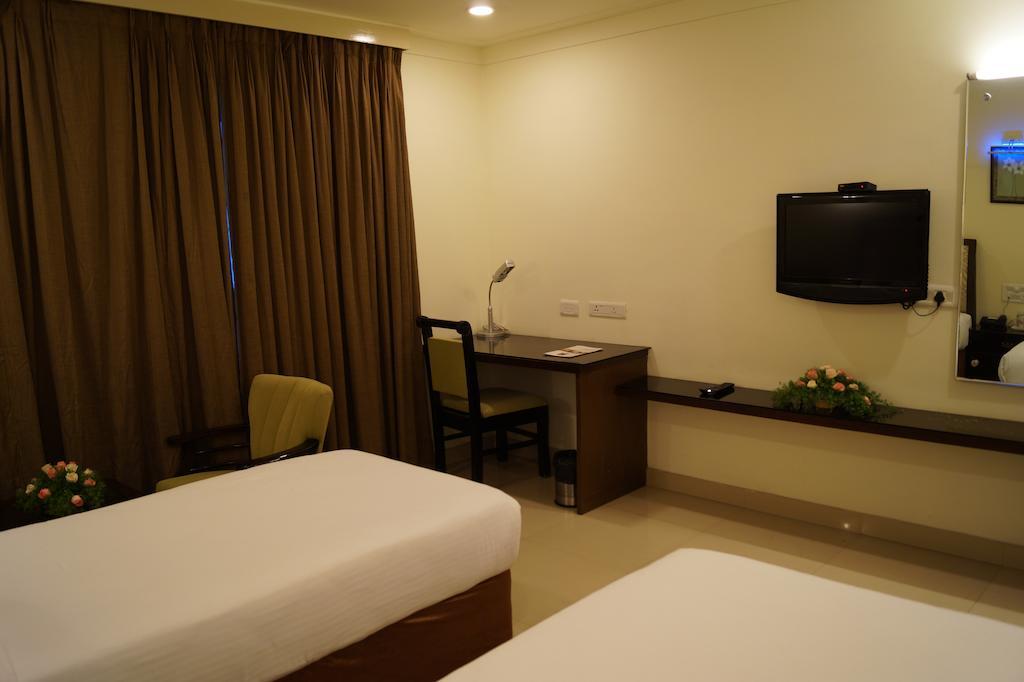 Hotel Budhil Park Visakhapatnam Exteriör bild