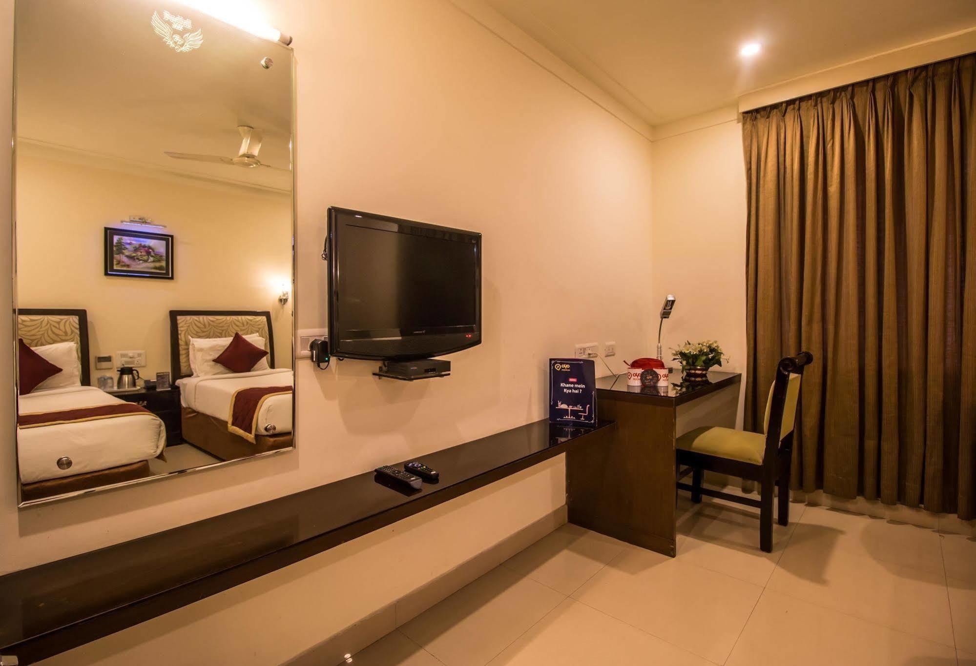 Hotel Budhil Park Visakhapatnam Exteriör bild