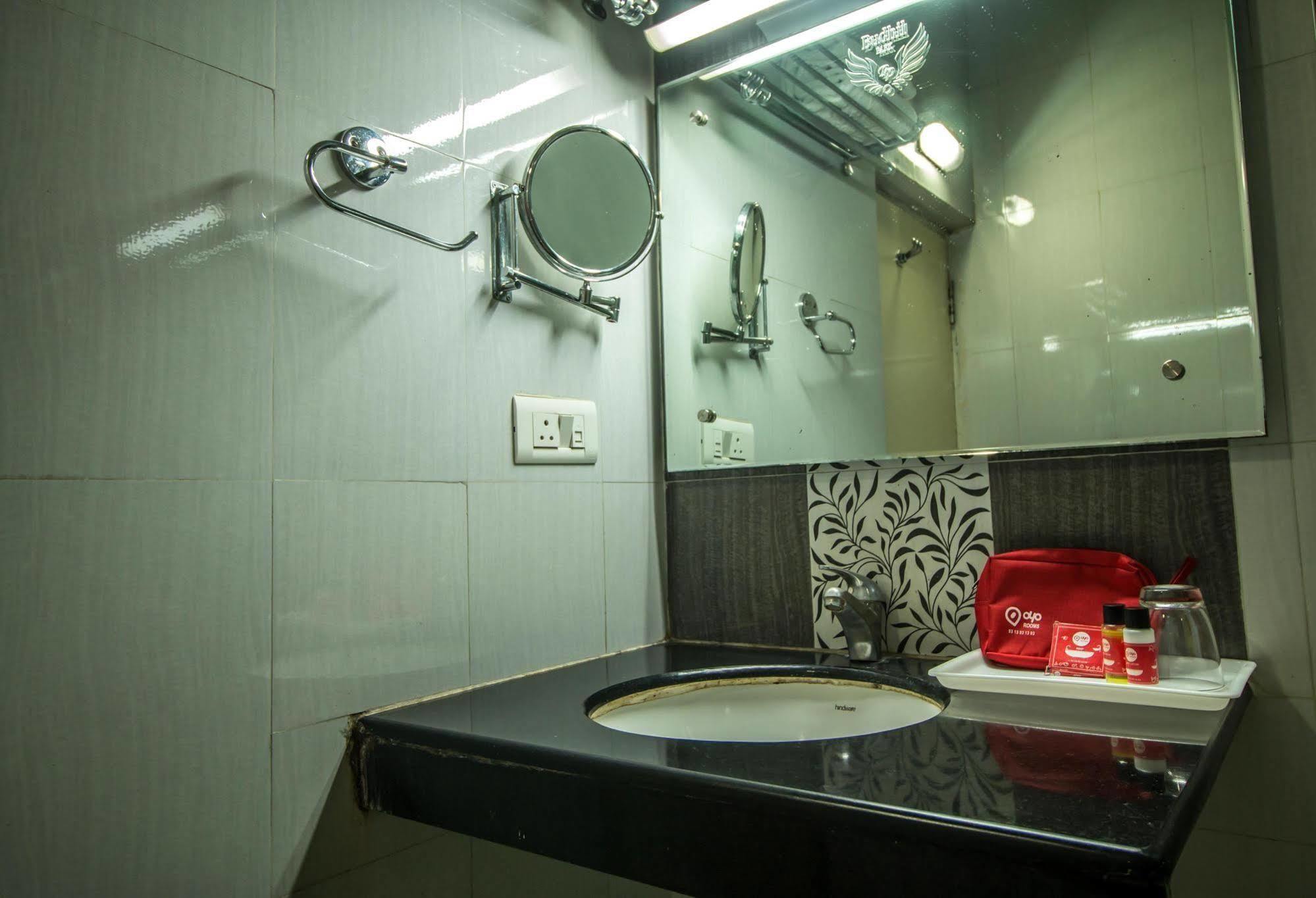 Hotel Budhil Park Visakhapatnam Exteriör bild