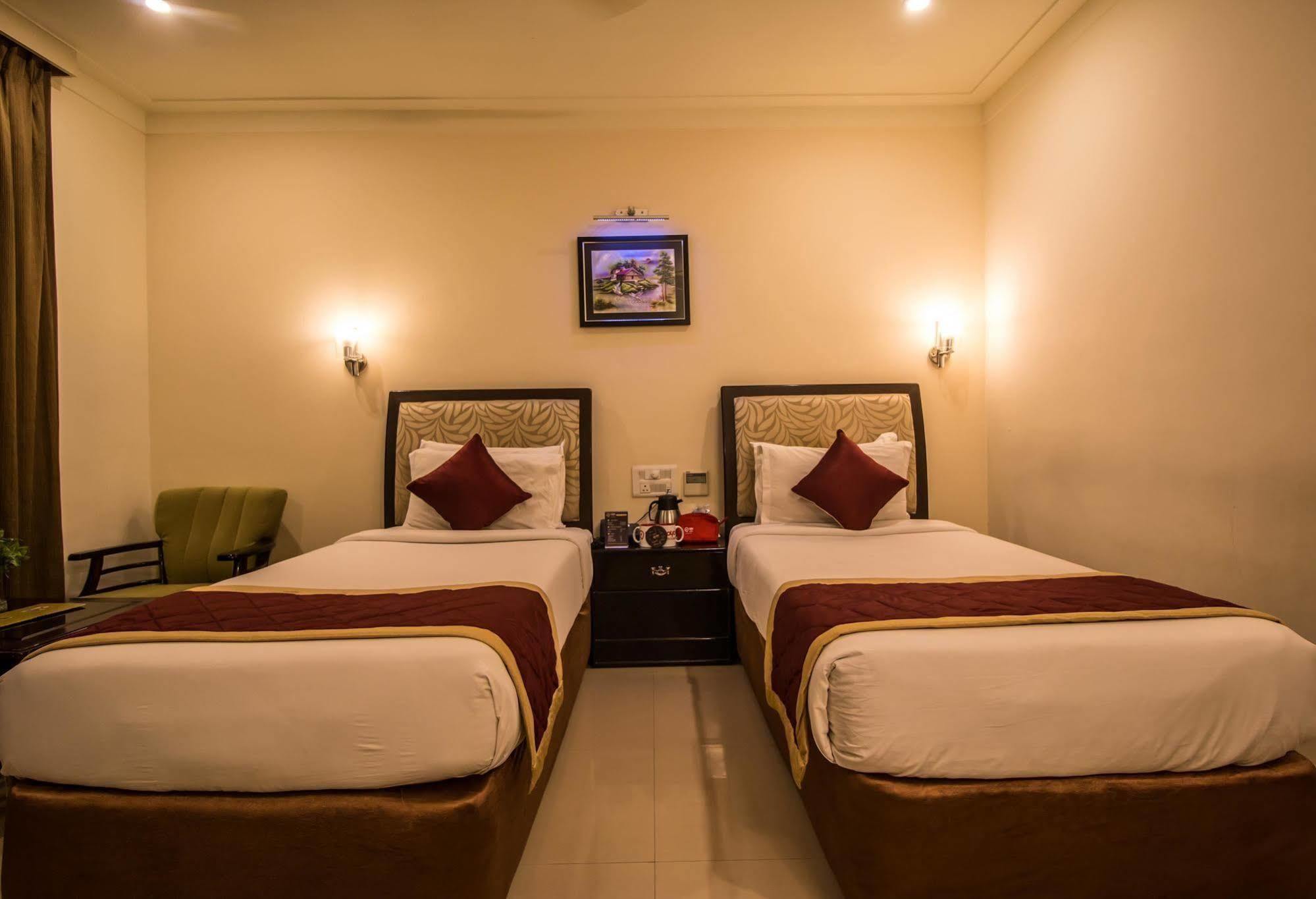 Hotel Budhil Park Visakhapatnam Exteriör bild