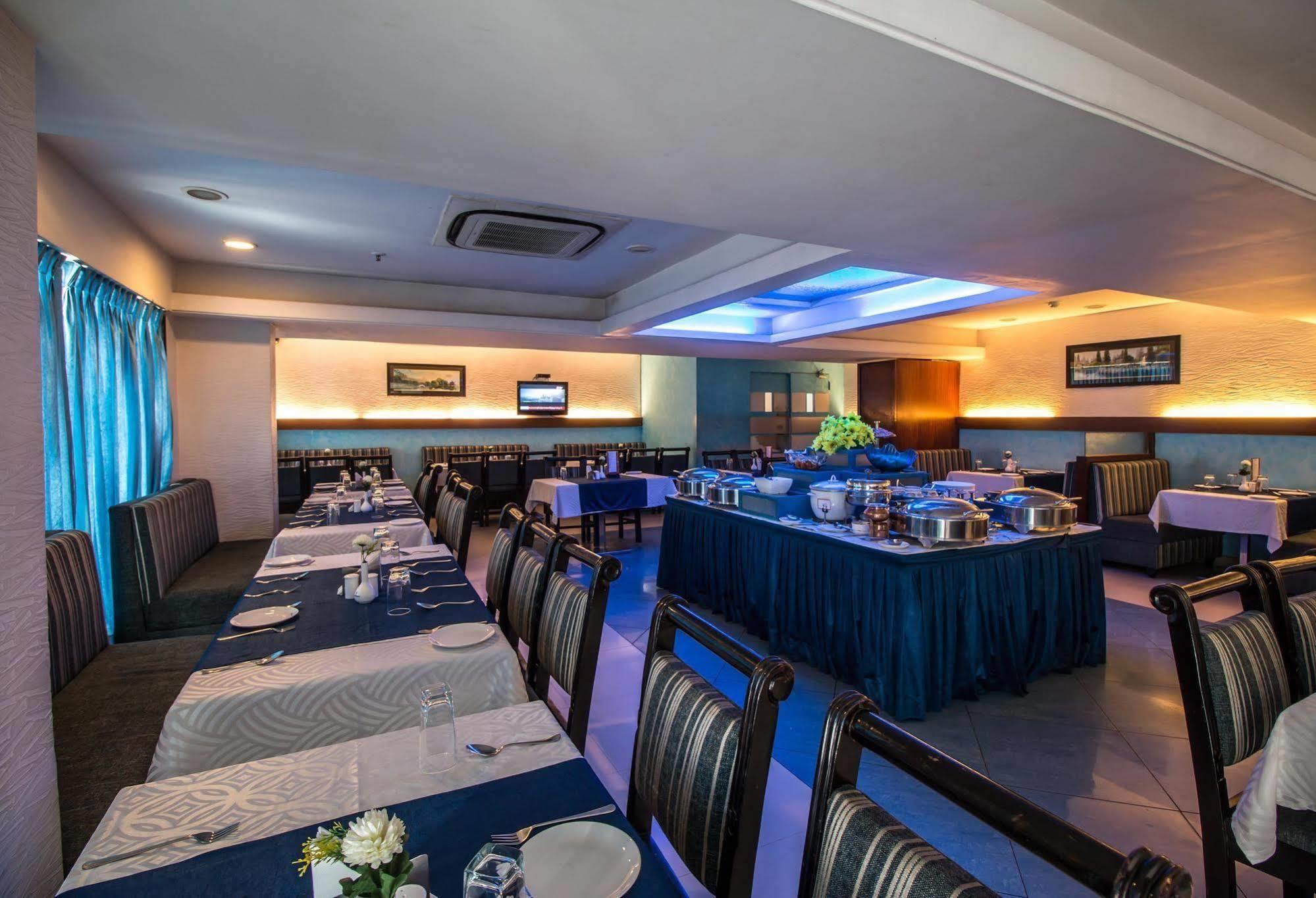 Hotel Budhil Park Visakhapatnam Exteriör bild