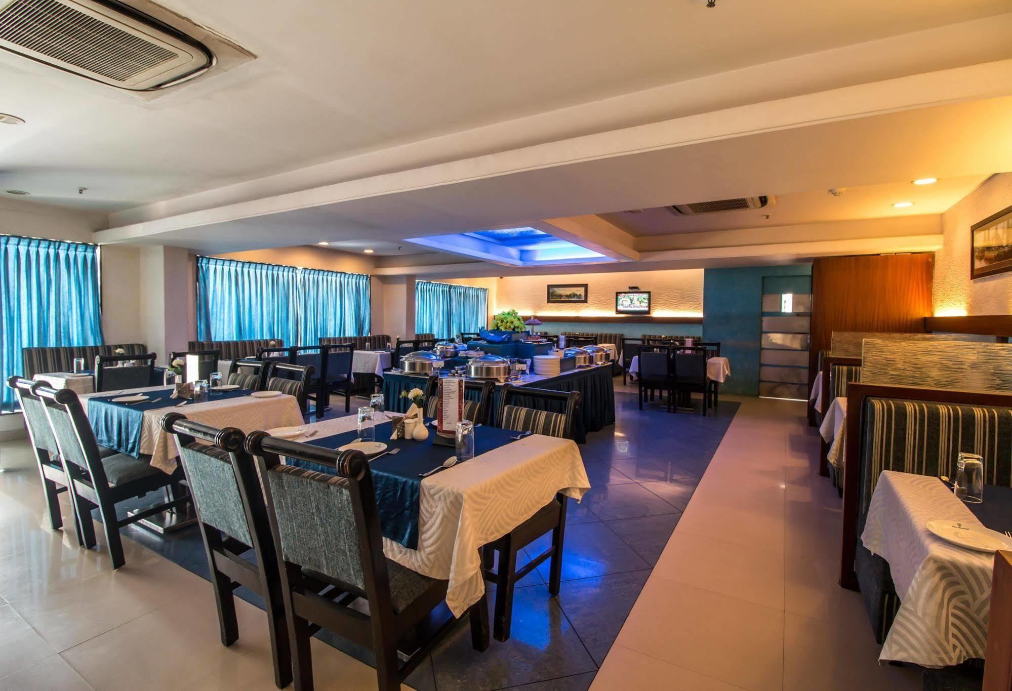 Hotel Budhil Park Visakhapatnam Exteriör bild