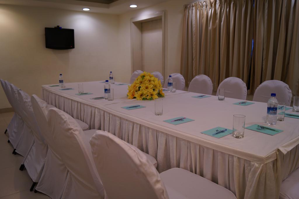 Hotel Budhil Park Visakhapatnam Exteriör bild