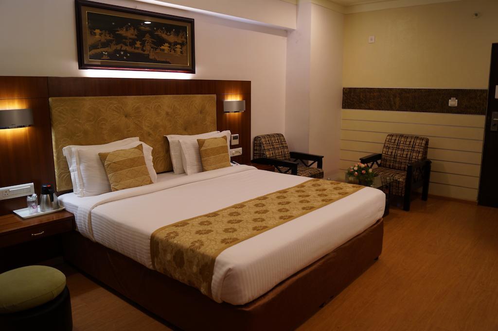 Hotel Budhil Park Visakhapatnam Exteriör bild