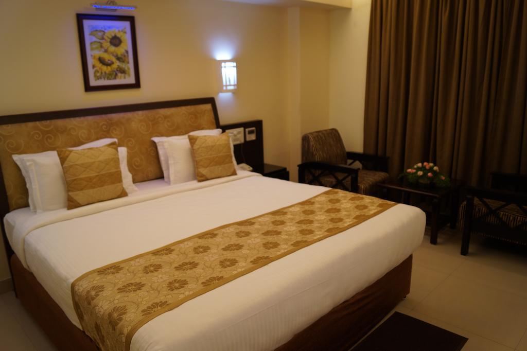 Hotel Budhil Park Visakhapatnam Exteriör bild