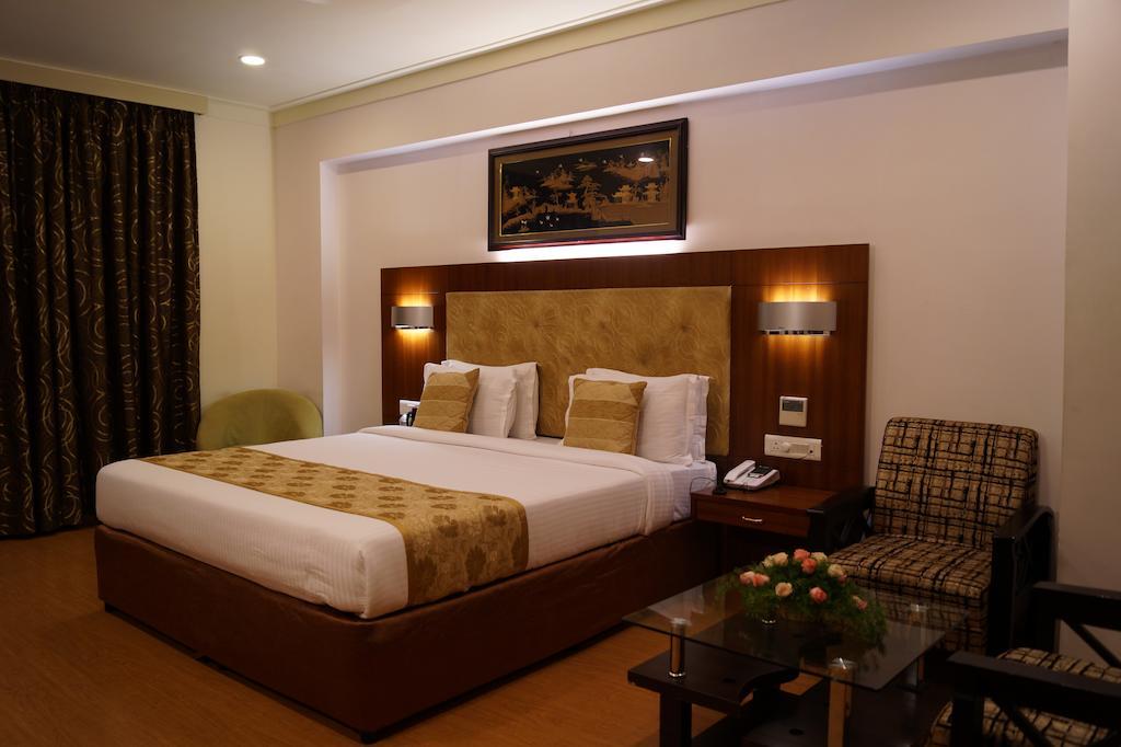 Hotel Budhil Park Visakhapatnam Exteriör bild