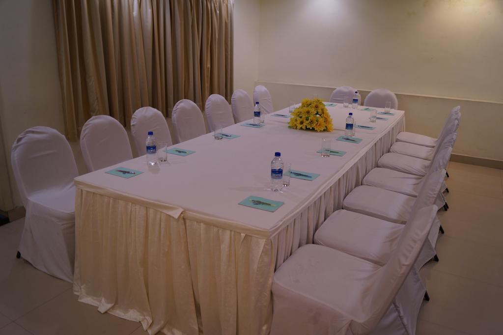 Hotel Budhil Park Visakhapatnam Exteriör bild