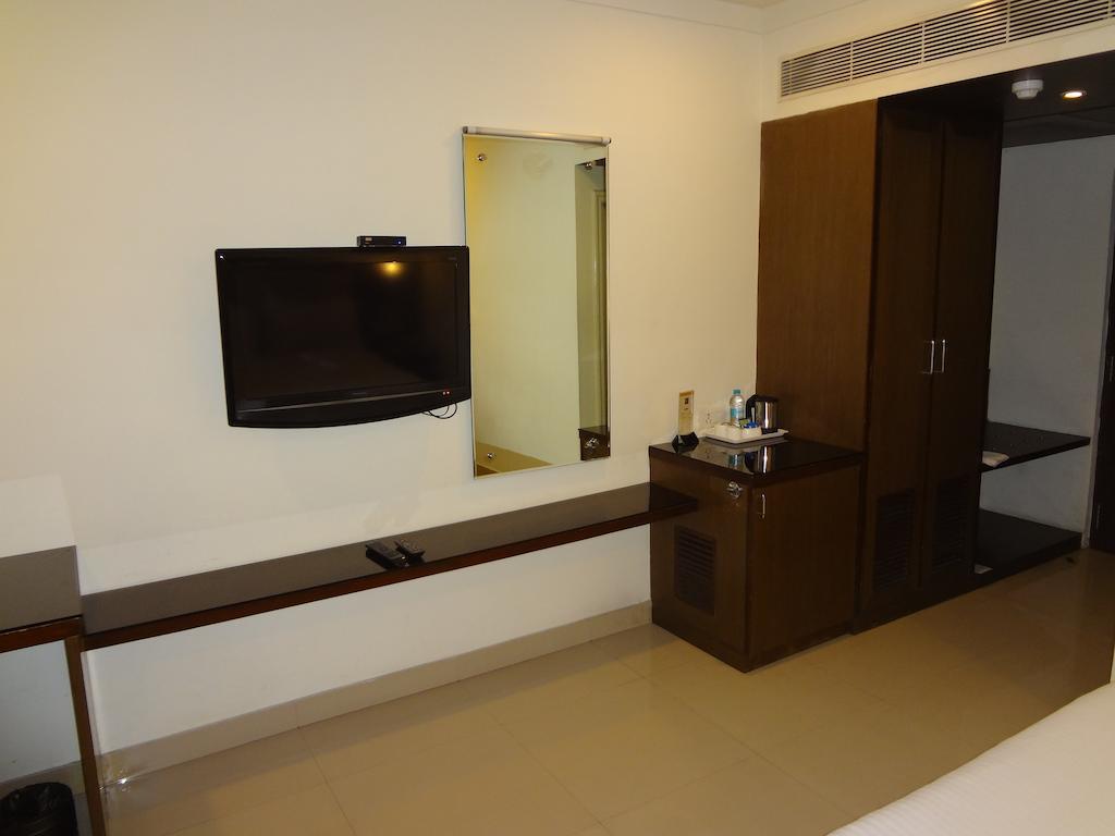 Hotel Budhil Park Visakhapatnam Exteriör bild