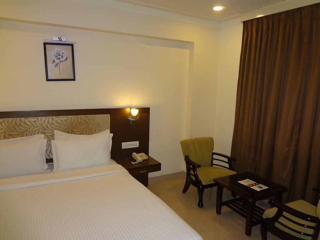 Hotel Budhil Park Visakhapatnam Exteriör bild