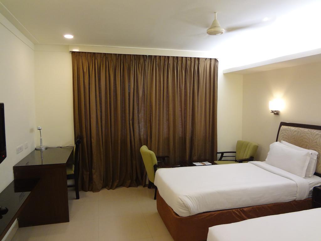 Hotel Budhil Park Visakhapatnam Exteriör bild
