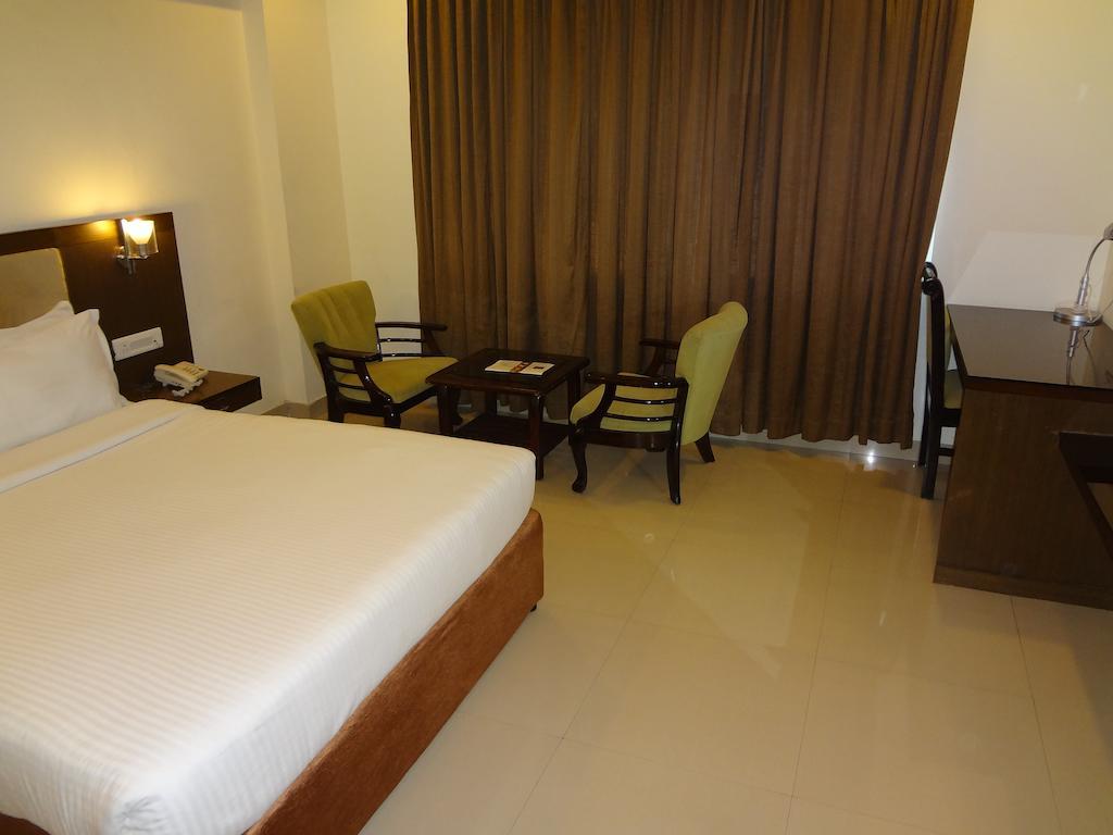 Hotel Budhil Park Visakhapatnam Exteriör bild
