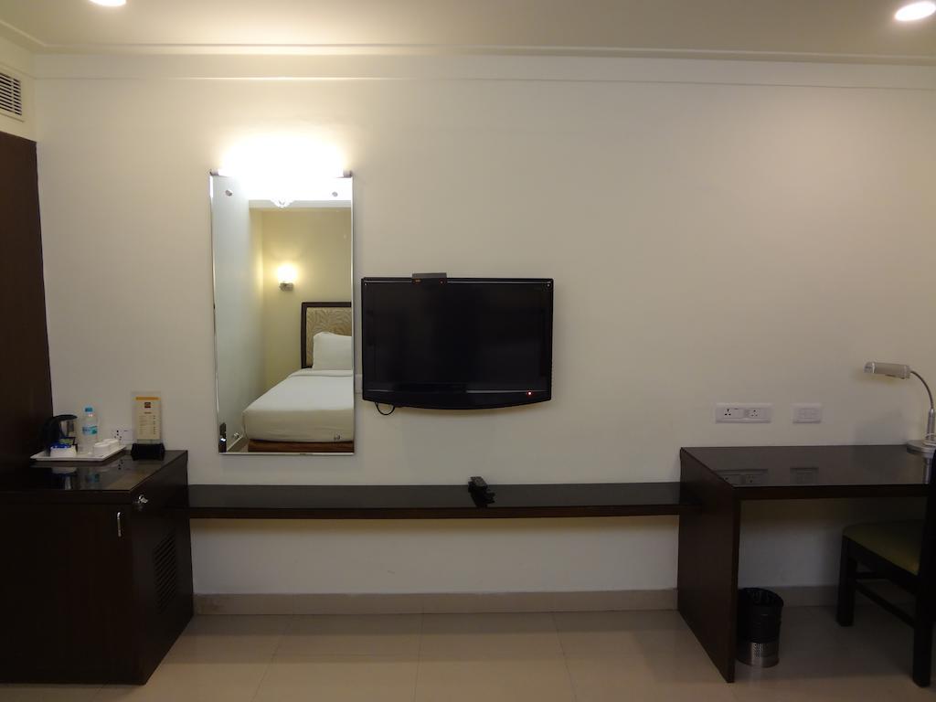 Hotel Budhil Park Visakhapatnam Exteriör bild