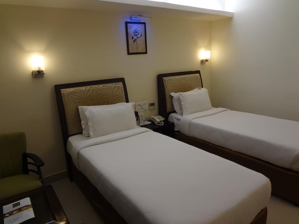 Hotel Budhil Park Visakhapatnam Exteriör bild