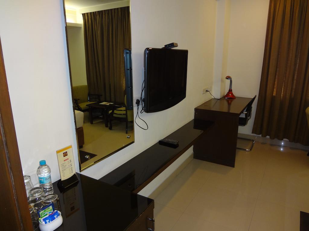 Hotel Budhil Park Visakhapatnam Exteriör bild