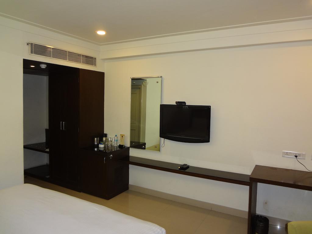 Hotel Budhil Park Visakhapatnam Exteriör bild