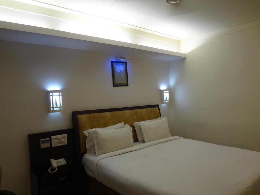 Hotel Budhil Park Visakhapatnam Exteriör bild