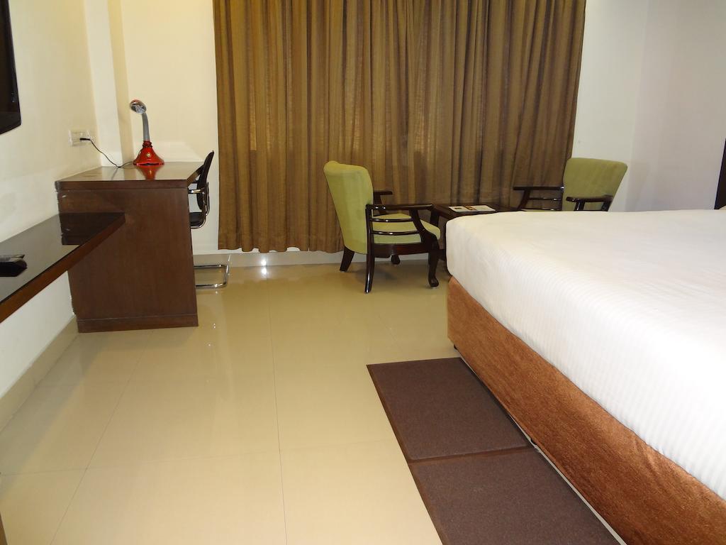 Hotel Budhil Park Visakhapatnam Exteriör bild