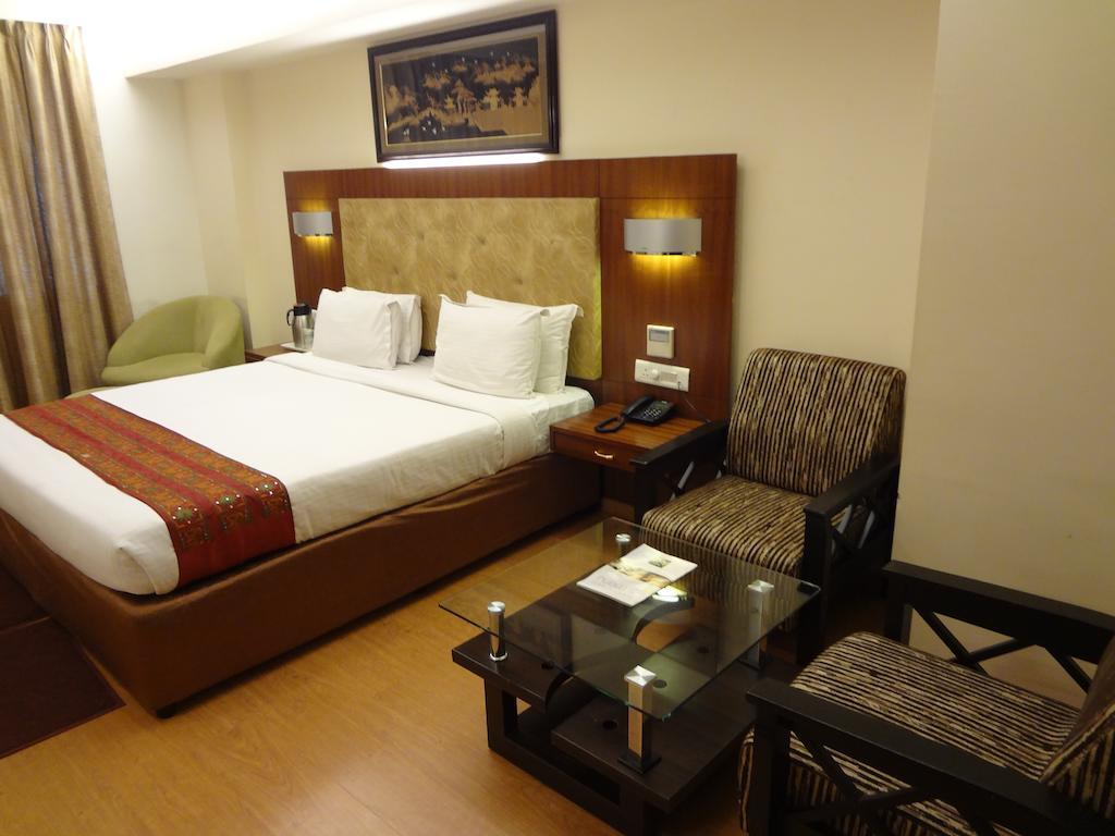 Hotel Budhil Park Visakhapatnam Exteriör bild