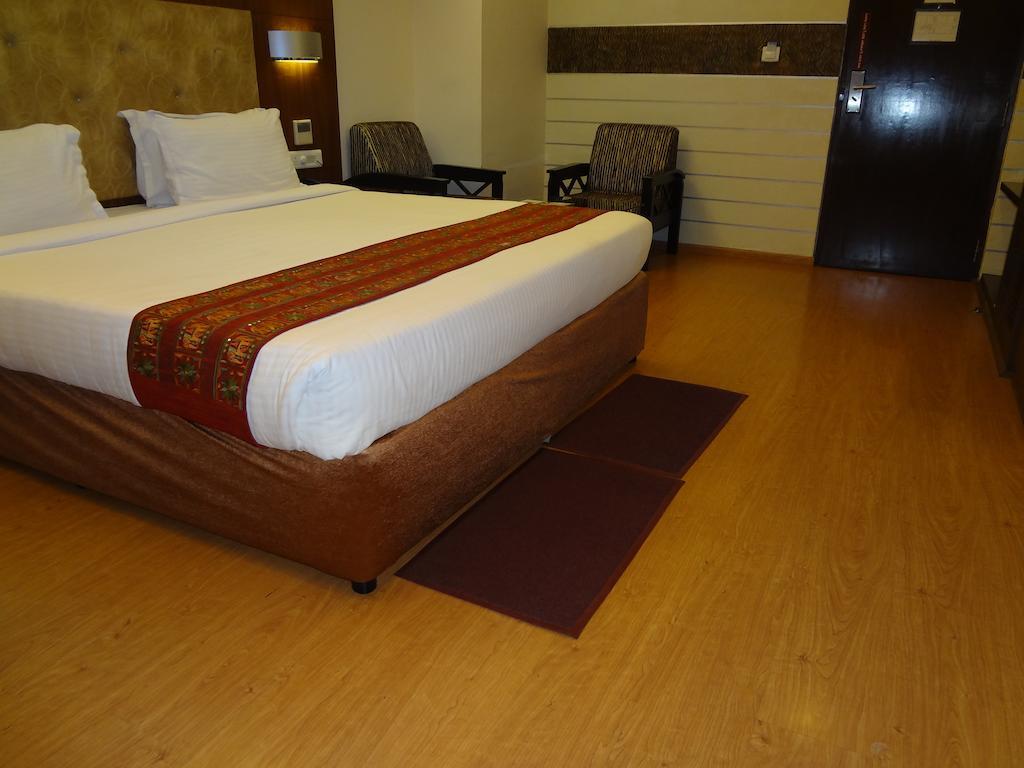 Hotel Budhil Park Visakhapatnam Exteriör bild