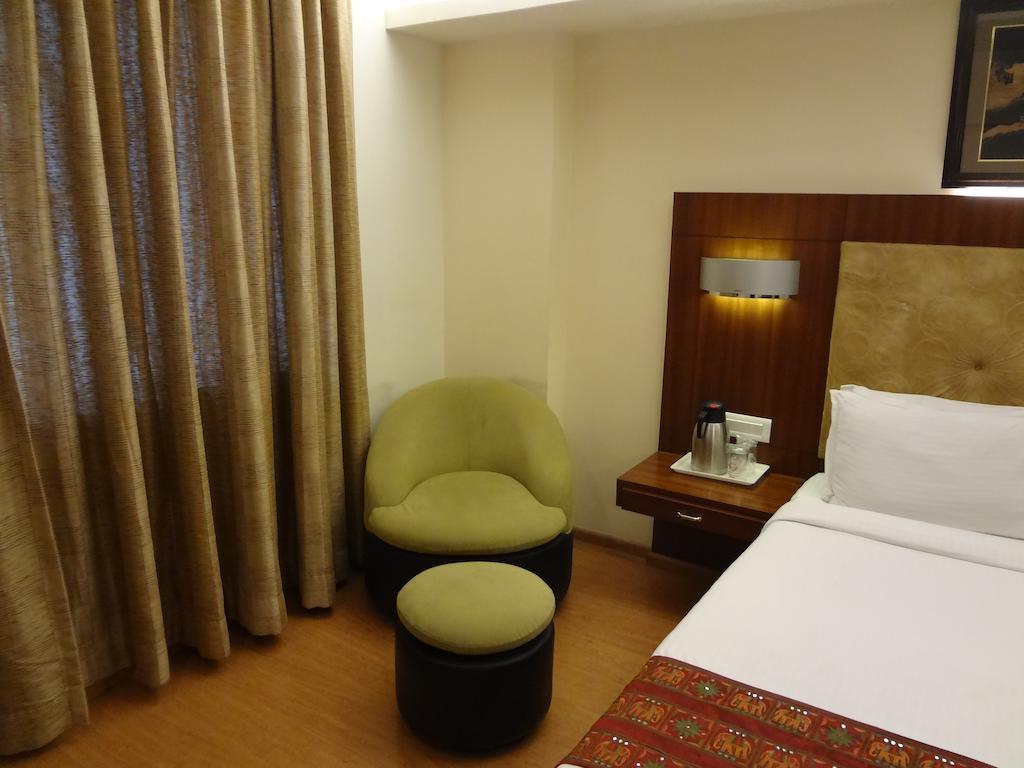 Hotel Budhil Park Visakhapatnam Exteriör bild