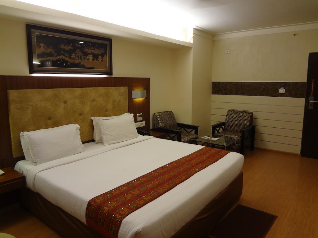 Hotel Budhil Park Visakhapatnam Exteriör bild